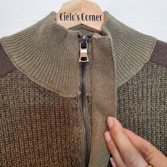 Banana Republic Military Green Shoulder Patch Sweater Size Small - Picture 6 of 11